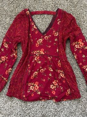 Maurices Burgundy Red Floral V-Neck Tunic Top